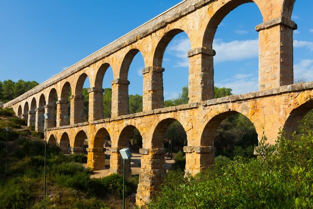 Antiguo acueducto romano en Tarragona