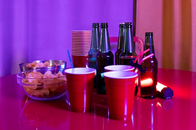 Foto gratuita aperitivos y bebidas en una fiesta.
