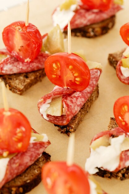 Aperitivos en la mesa