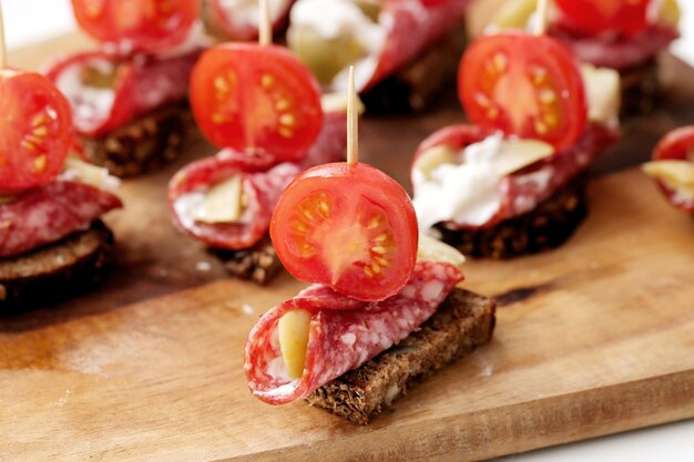 Aperitivos en la mesa