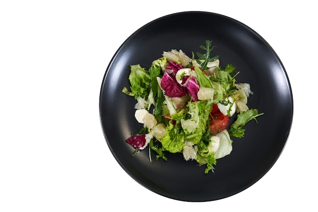 Apetitosa ensalada fresca con rúcula de tomate de hoja verde