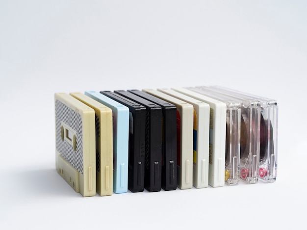 Apila cintas de cassette retro en fila