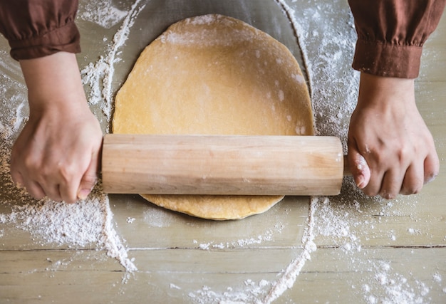 Aplanar una idea de receta de fotografía de comida de masa