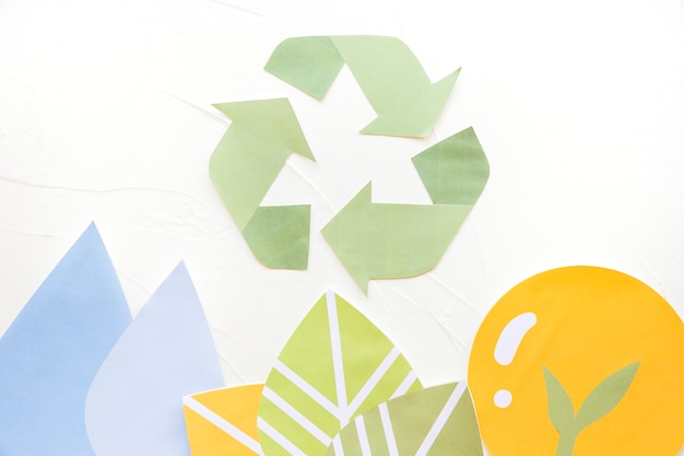 Aplicaciones de papel con logo de reciclaje