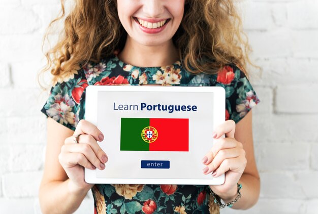 Aprender el concepto de educación en línea de idioma portugués