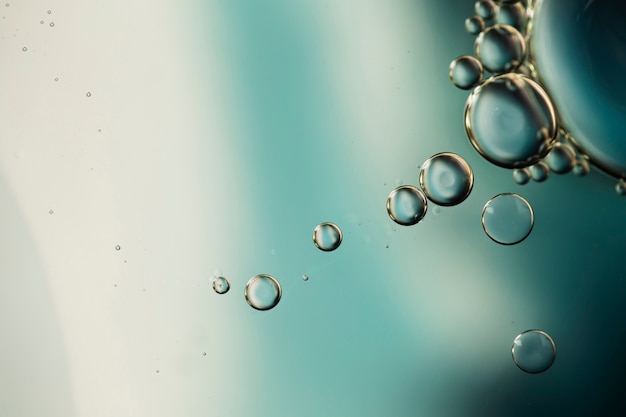 Archipiélago de gradiente de gotas de burbujas en el agua