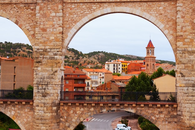 Foto gratuita arco de acueducto en teruel