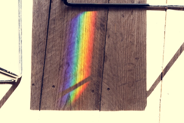 Foto gratuita arco iris refleja en la sombra de la silla