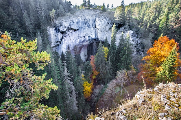 Arcos nombrados puentes maravillosos en las montañas Ródope en Bulgaria