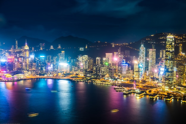 Arquitectura hermosa que construye el paisaje urbano exterior del horizonte de la ciudad de Hong-Kong