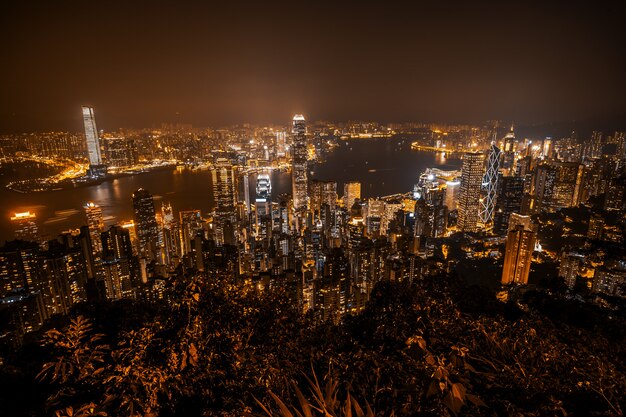 Arquitectura hermosa que construye el paisaje urbano exterior del horizonte de la ciudad de Hong-Kong