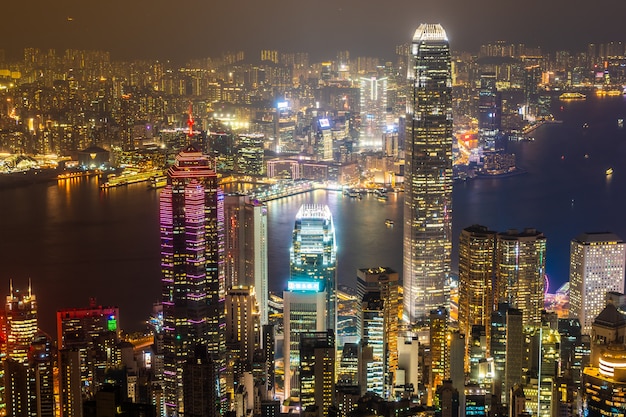 Arquitectura hermosa que construye el paisaje urbano exterior del horizonte de la ciudad de Hong-Kong