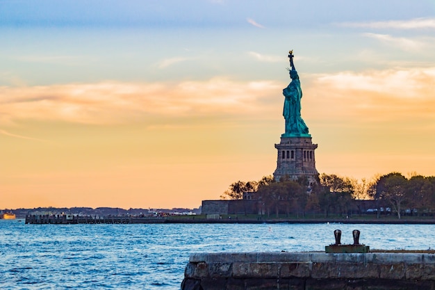 arquitectura de la isla de Manhattan símbolo tormenta