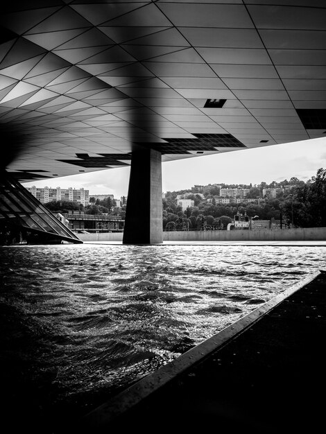 Arquitectura moderna con piscina