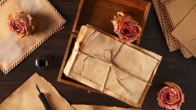 Arreglo de cartas de amor vista superior