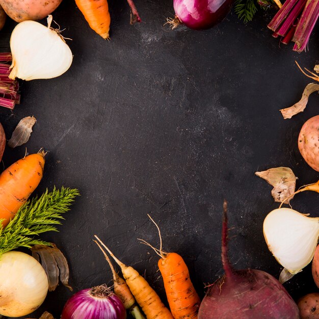 Arreglo colorido de verduras con espacio de copia