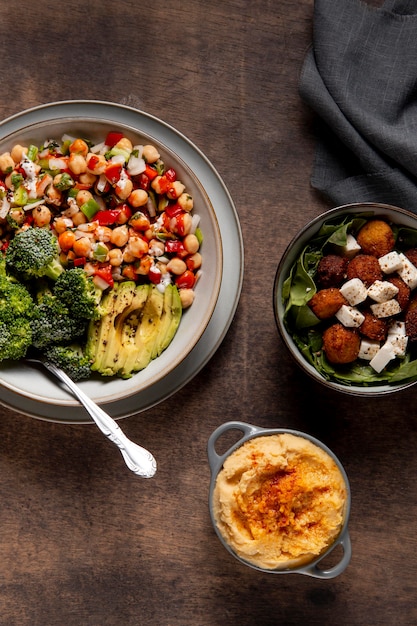 Arreglo de comida alta en proteínas de vista superior