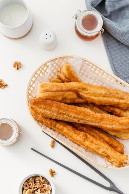 Arreglo de comida de desayuno delicioso