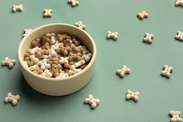 Arreglo de comida para mascotas domésticas