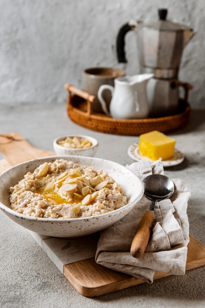 Arreglo de comida nutritiva para el desayuno