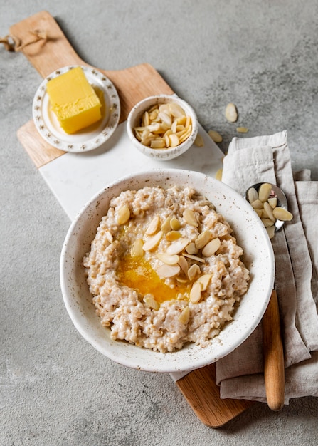 Arreglo de comida nutritiva para el desayuno