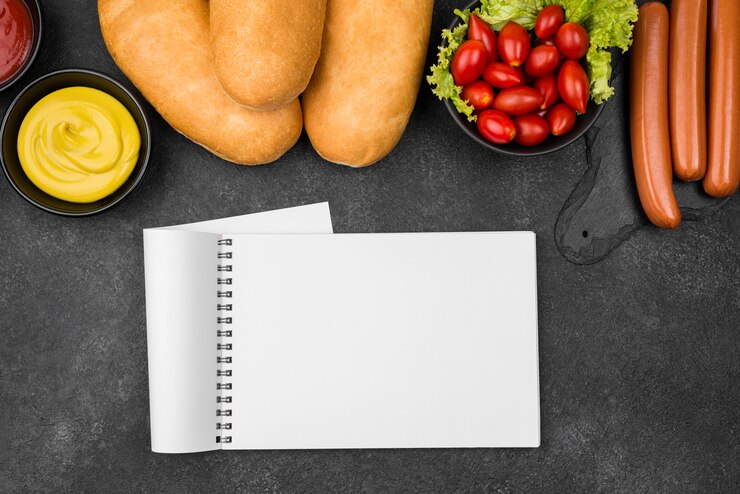 Foto gratuito arreglo de comida plana con cuaderno