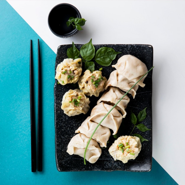 Foto gratuita arreglo de concepto de deliciosos dumplings