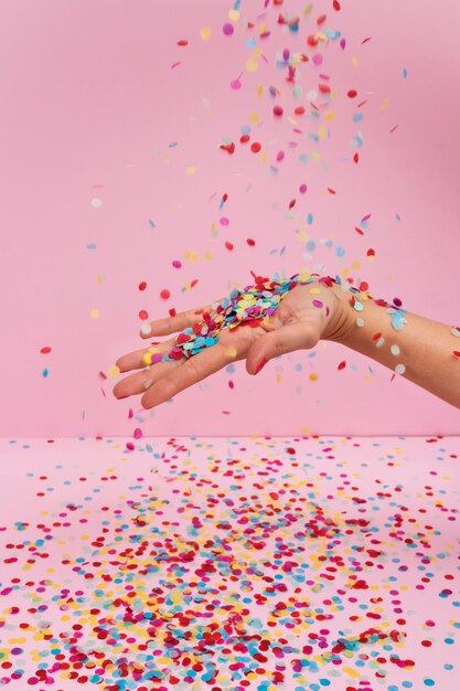 Arreglo de confeti festivo creativo