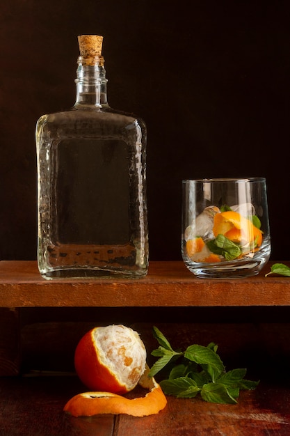 Arreglo de deliciosa bebida alcohólica de mezcal