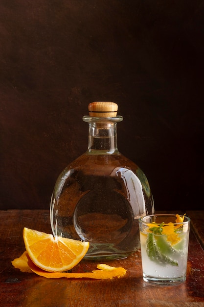 Arreglo de deliciosa bebida alcohólica de mezcal