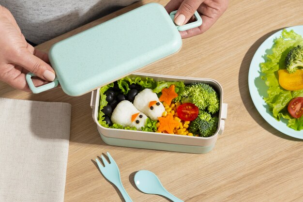 Arreglo de deliciosa caja bento japonesa