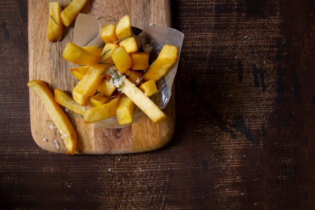 Arreglo de deliciosas papas fritas