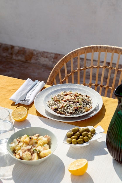 Arreglo delicioso plato de gulas