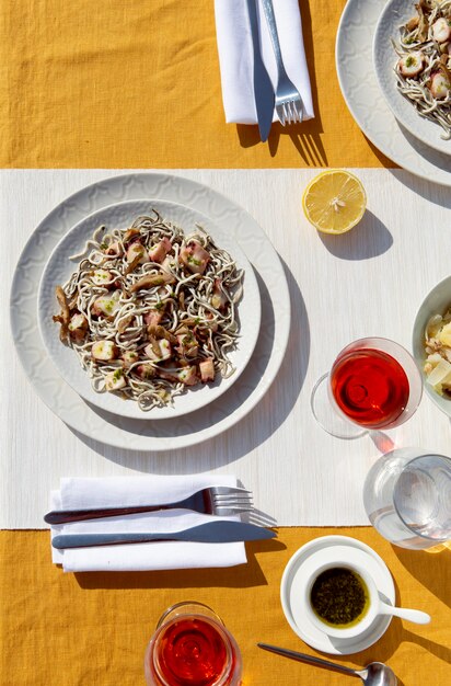 Foto gratuita arreglo delicioso plato de gulas