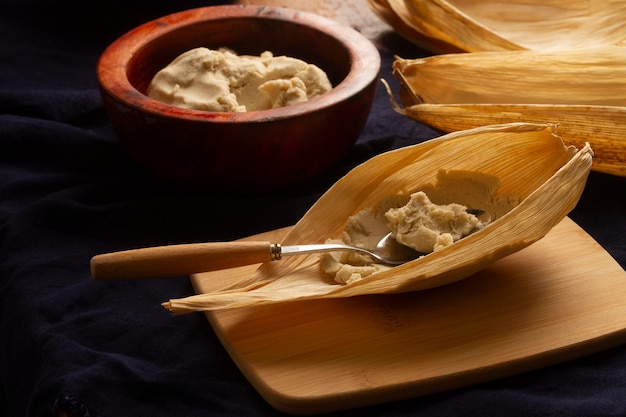 Foto gratuita arreglo de deliciosos tamales tradicionales