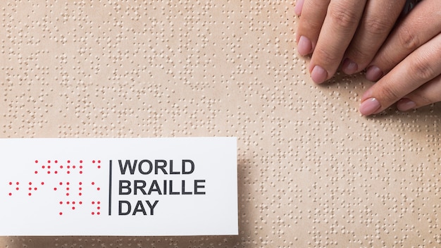 Foto gratuita arreglo del día mundial del braille vista superior