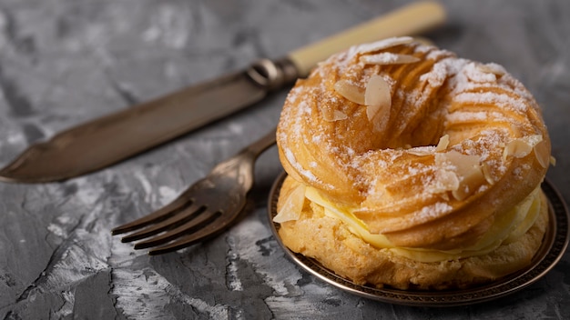 Arreglo de golosinas de panadería dulce de ángulo alto