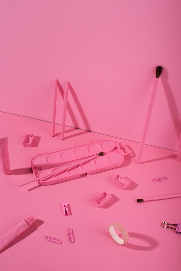 Foto gratuito arreglo de herramientas de ilustrador rosa