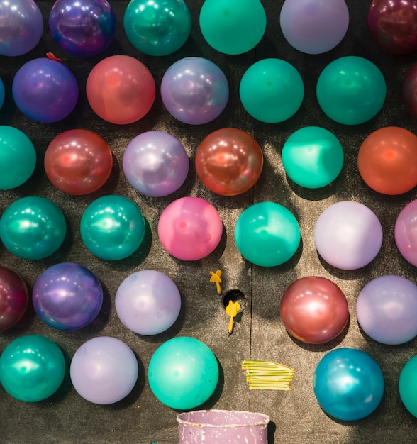 Foto gratuita arreglo para el juego de globos en el parque temático