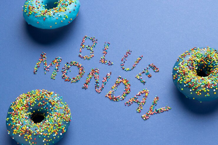 Foto gratuito arreglo de lunes azul de ángulo alto con rosquillas