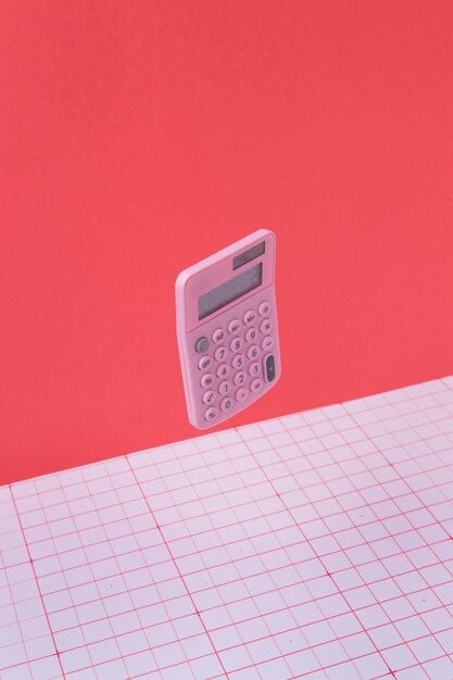 Arreglo matemático con calculadora flotante.