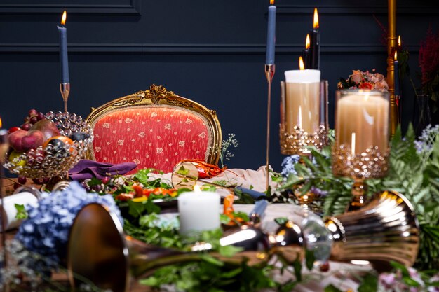 Arreglo de mesa de alto ángulo con flores