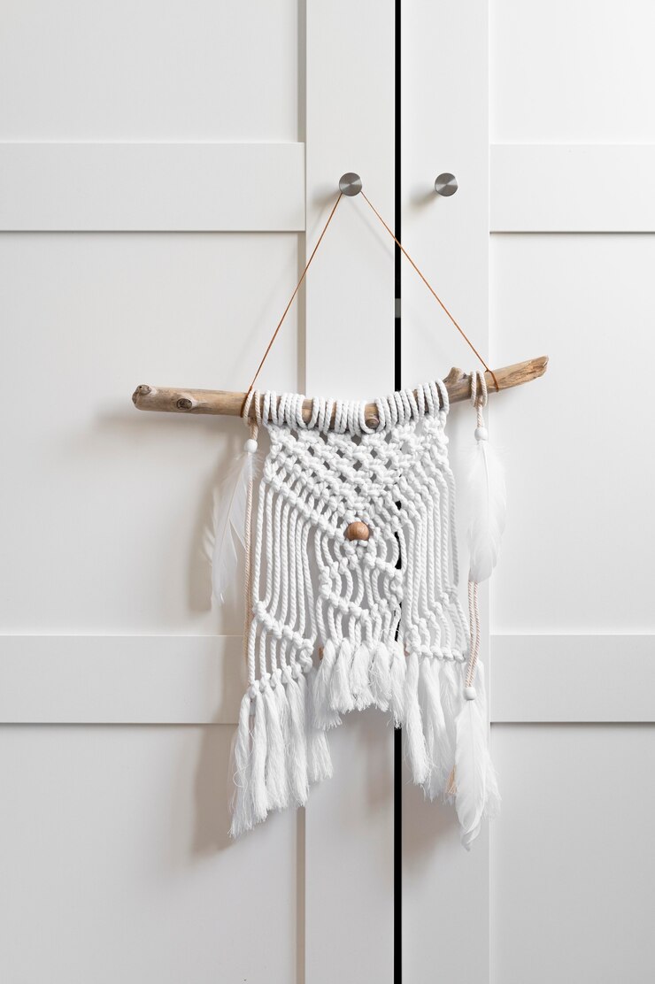 Foto gratuito arreglo de objeto hecho a mano macramé