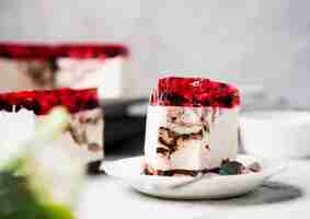 Foto gratuita arreglo de pastel de gelatina con sabor a fruta