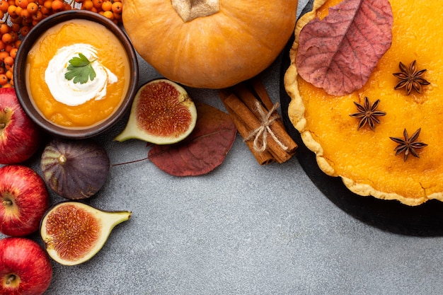 Foto gratuita arreglo plano de comida de otoño