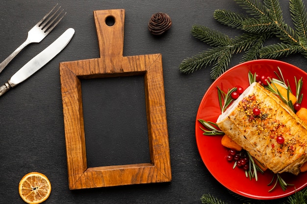 Foto gratuita arreglo de plato navideño con pizarra