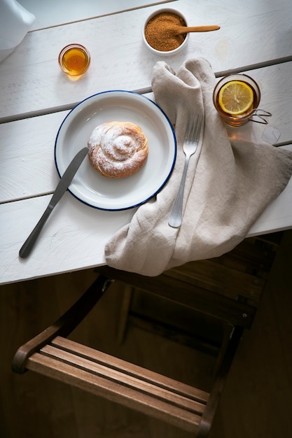 Foto gratuita arreglo de postre delicioso en invierno