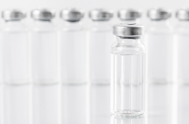 Arreglo preventivo de botellas de vacuna contra el coronavirus
