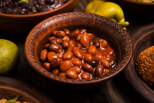 Foto gratuita arreglo de primer plano con deliciosa comida brasileña