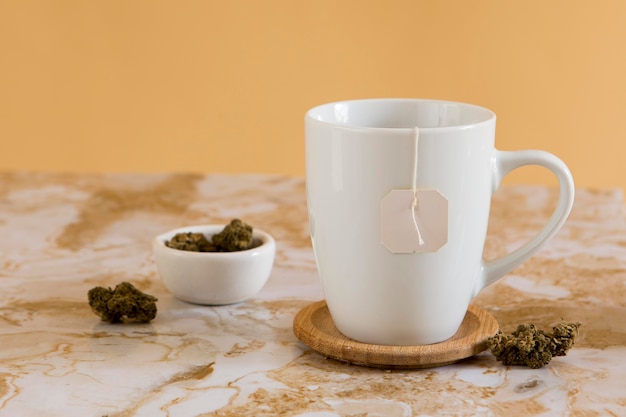 Foto gratuita arreglo de té de cbd orgánico